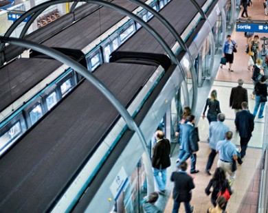 Метро светодиодное освещение автоматически переключается на 50 % экономии энергии