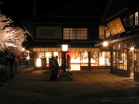 Факторы, которые следует учитывать при проектировании освещения в центре