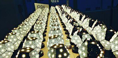 Li Ka-shing относится к лампочкам Nanoleaf LED